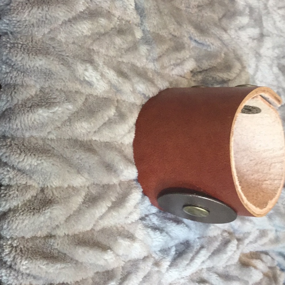 Handmade leather cuff - Picture 3 of 5